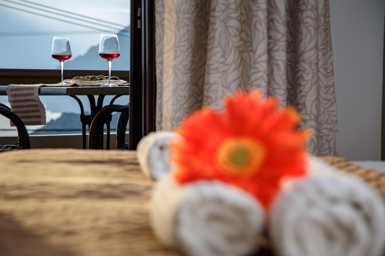 Annaview Apartments & Suites Плакиас Екстериор снимка