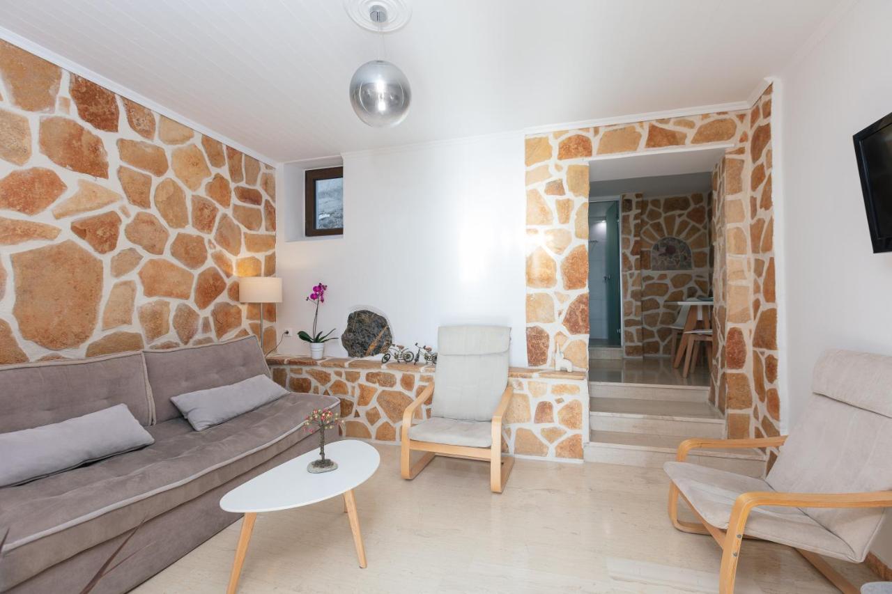 Annaview Apartments & Suites Плакиас Екстериор снимка
