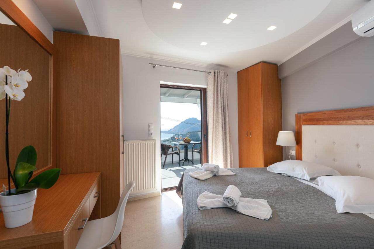 Annaview Apartments & Suites Плакиас Екстериор снимка