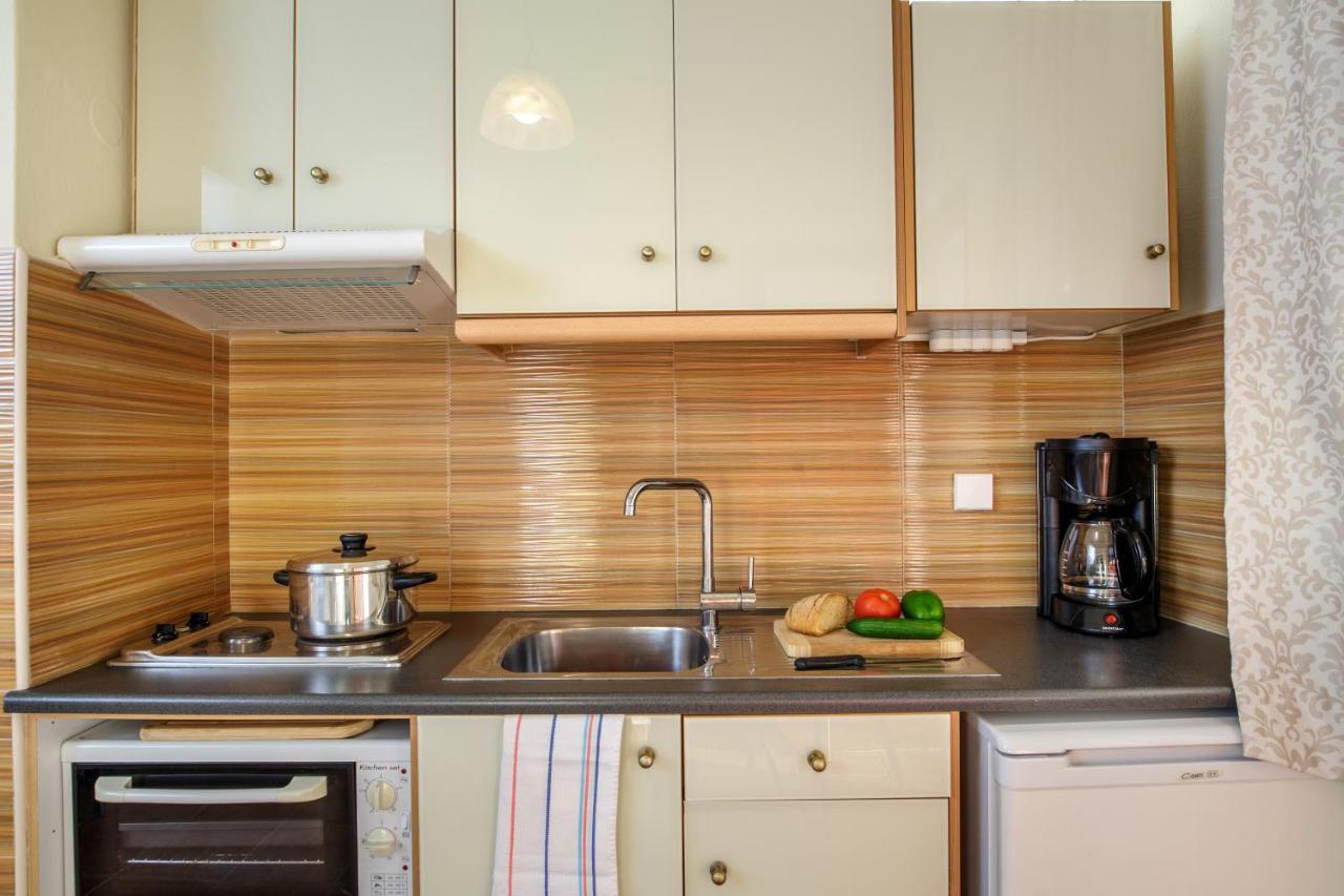 Annaview Apartments & Suites Плакиас Екстериор снимка