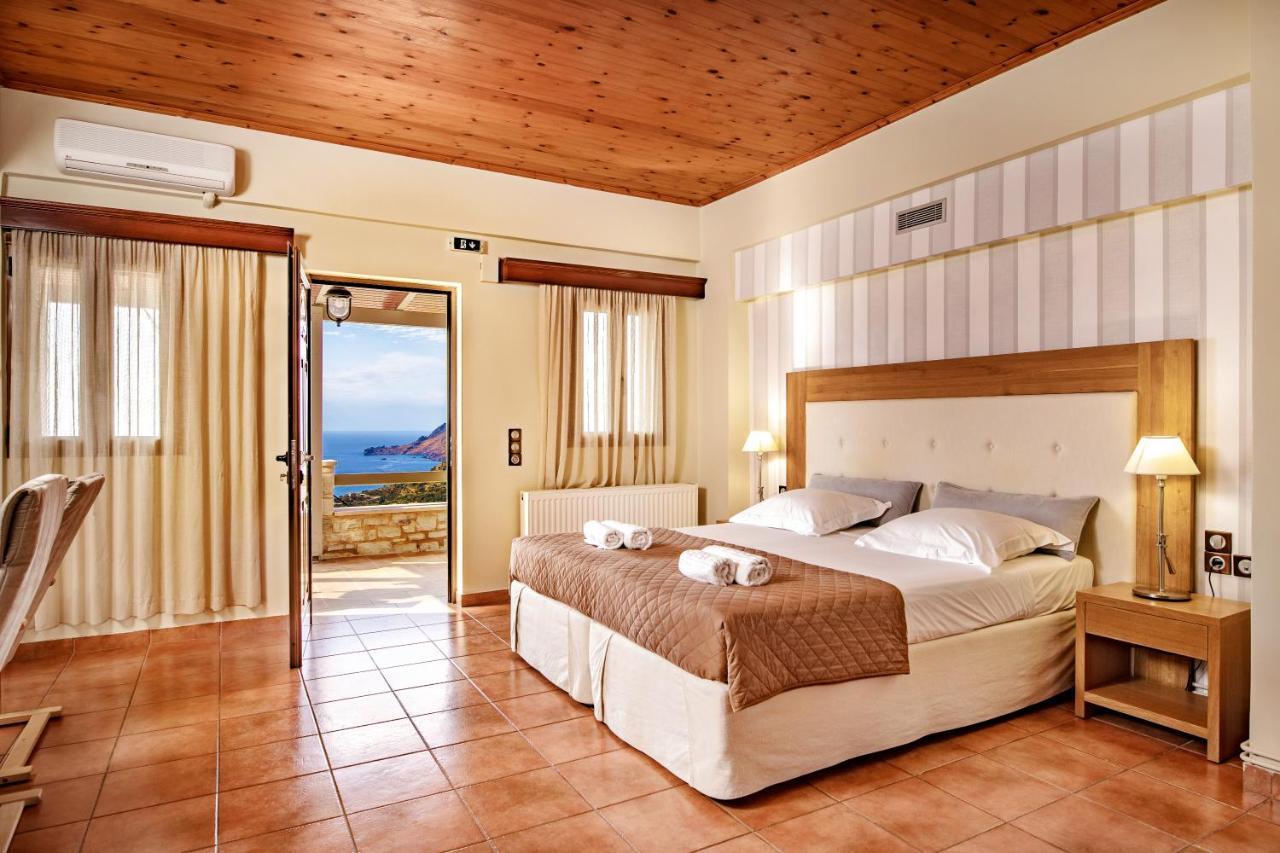 Annaview Apartments & Suites Плакиас Екстериор снимка