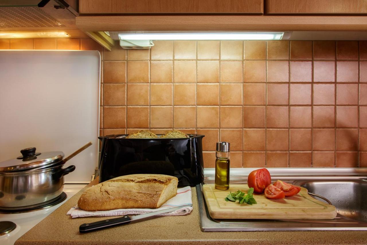 Annaview Apartments & Suites Плакиас Екстериор снимка
