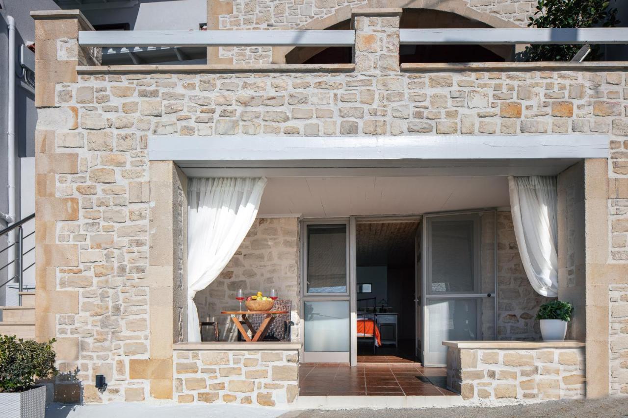 Annaview Apartments & Suites Плакиас Екстериор снимка
