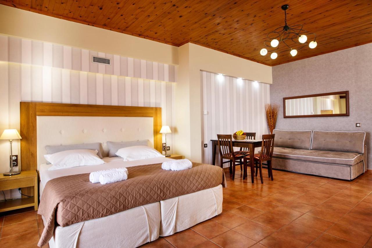 Annaview Apartments & Suites Плакиас Екстериор снимка