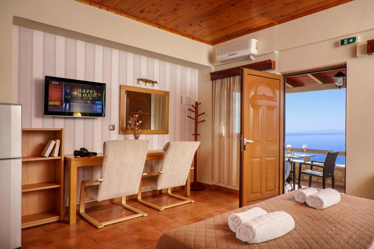 Annaview Apartments & Suites Плакиас Екстериор снимка
