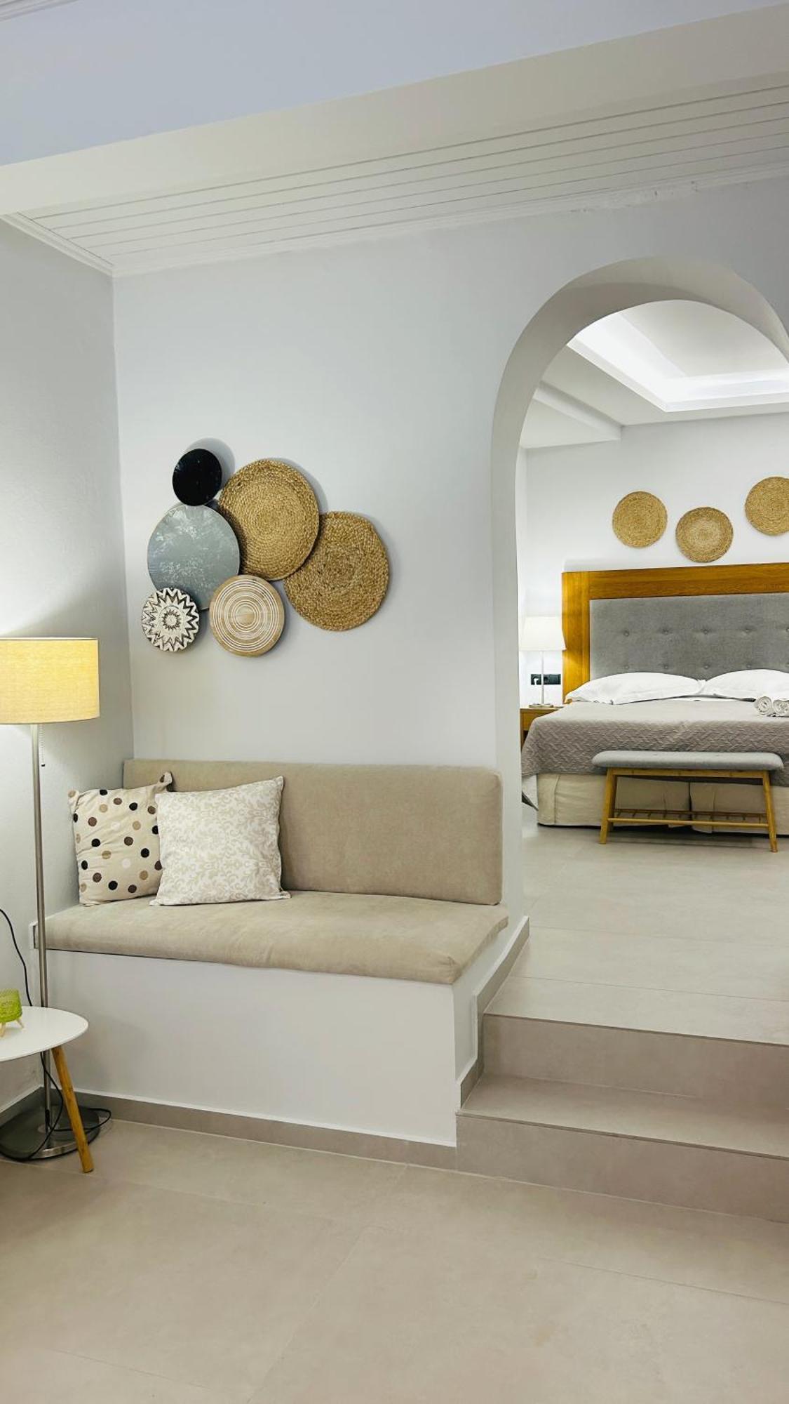 Annaview Apartments & Suites Плакиас Екстериор снимка